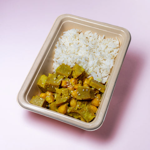 Caril de seitan e grão com arroz basmati