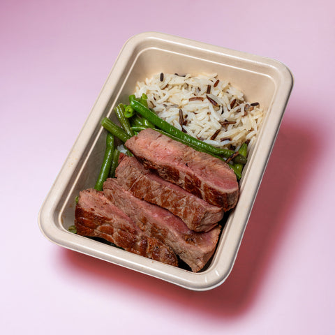 Bife de Angus com feijão verde e arroz selvagem