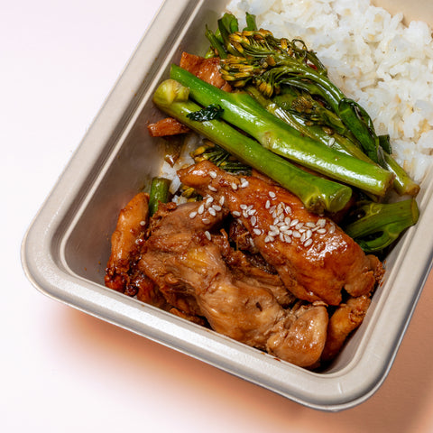 Teriyaki de frango com bimis e arroz jasmim