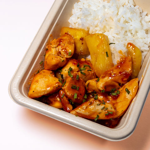 Frango com molho agridoce, ananás e arroz jasmim