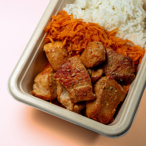 Cubos de perú com cenoura e arroz basmati