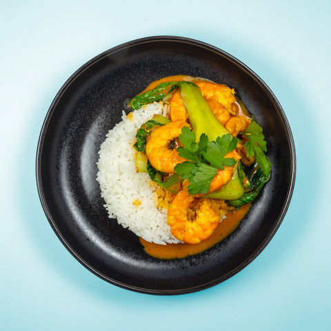 Caril de camarão e pak choi com arroz basmati