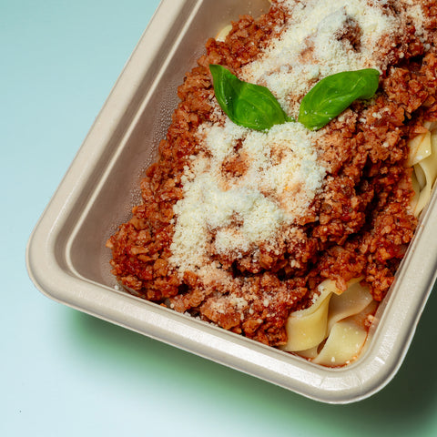 Soja à bolonhesa com tagliatelle, parmesão e manjericão