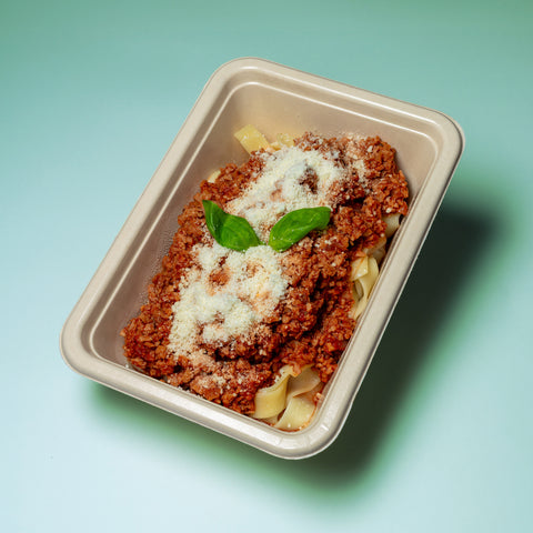 Soja à bolonhesa com tagliatelle, parmesão e manjericão