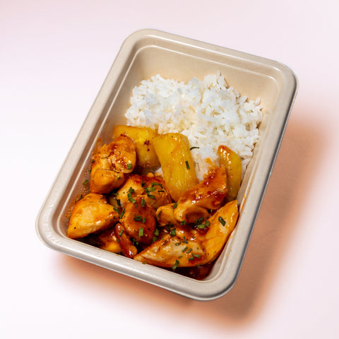 Frango com molho agridoce, ananás e arroz jasmim