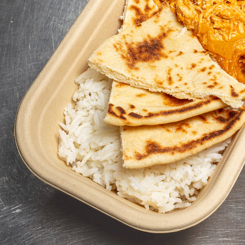 Tikka masala de frango com arroz basmati e pão naan