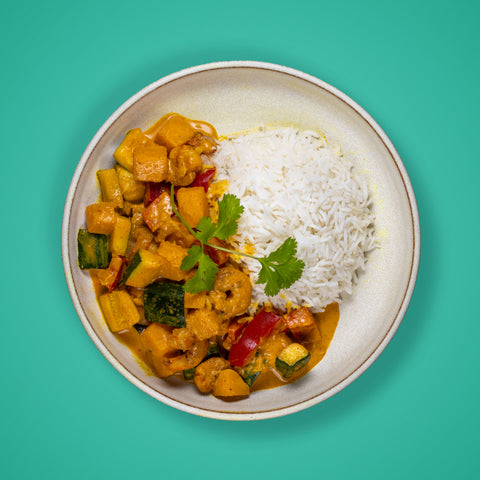 Caril de camarão com legumes e arroz basmati