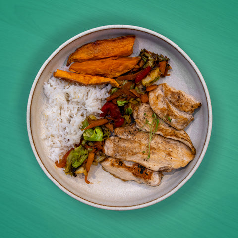 Marmita de assinatura VSFIT: Peito de frango, arroz basmati, batata doce e legumes