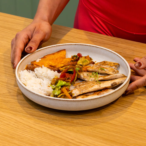 Marmita de assinatura VSFIT: Peito de frango, arroz basmati, batata doce e legumes