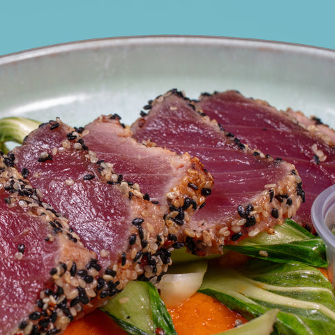 Who the f*ck is Rebeca? Tataki de atum, batata doce, pak choi e wasabi